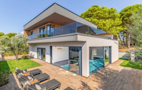 Villa Palatium III in Fažana for 8 people only 200 meters from the sea with sauna & indoor-outside heated pool
